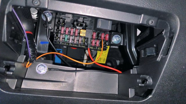 奇瑞艾瑞泽5 有没大神懂，车内保险盒那个位置是长电？这样接记录仪和USB会不会亏电瓶。
