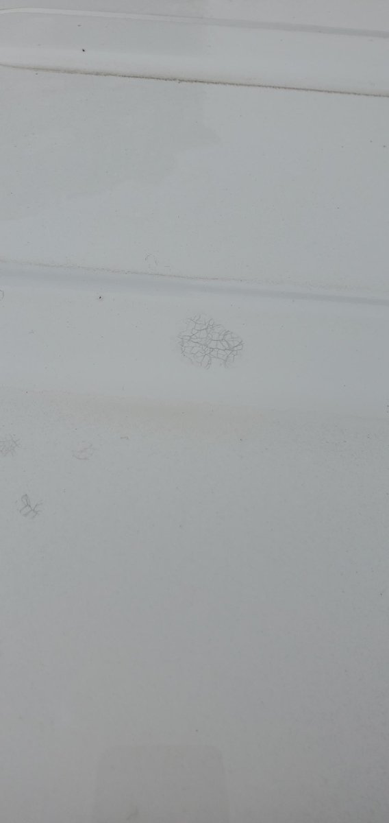 吉利远景X6 车顶漆面出现蜘蛛纹 摸着是光滑的 怎么回事