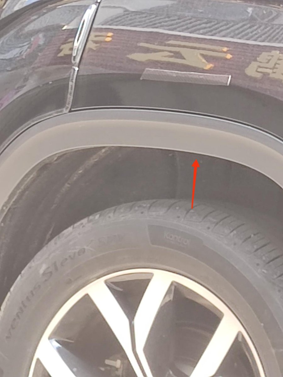 长安欧尚X5 PLUS 有没有发现车子高低不一样，右边高左边低。轮胎到叶子板的距离不一样