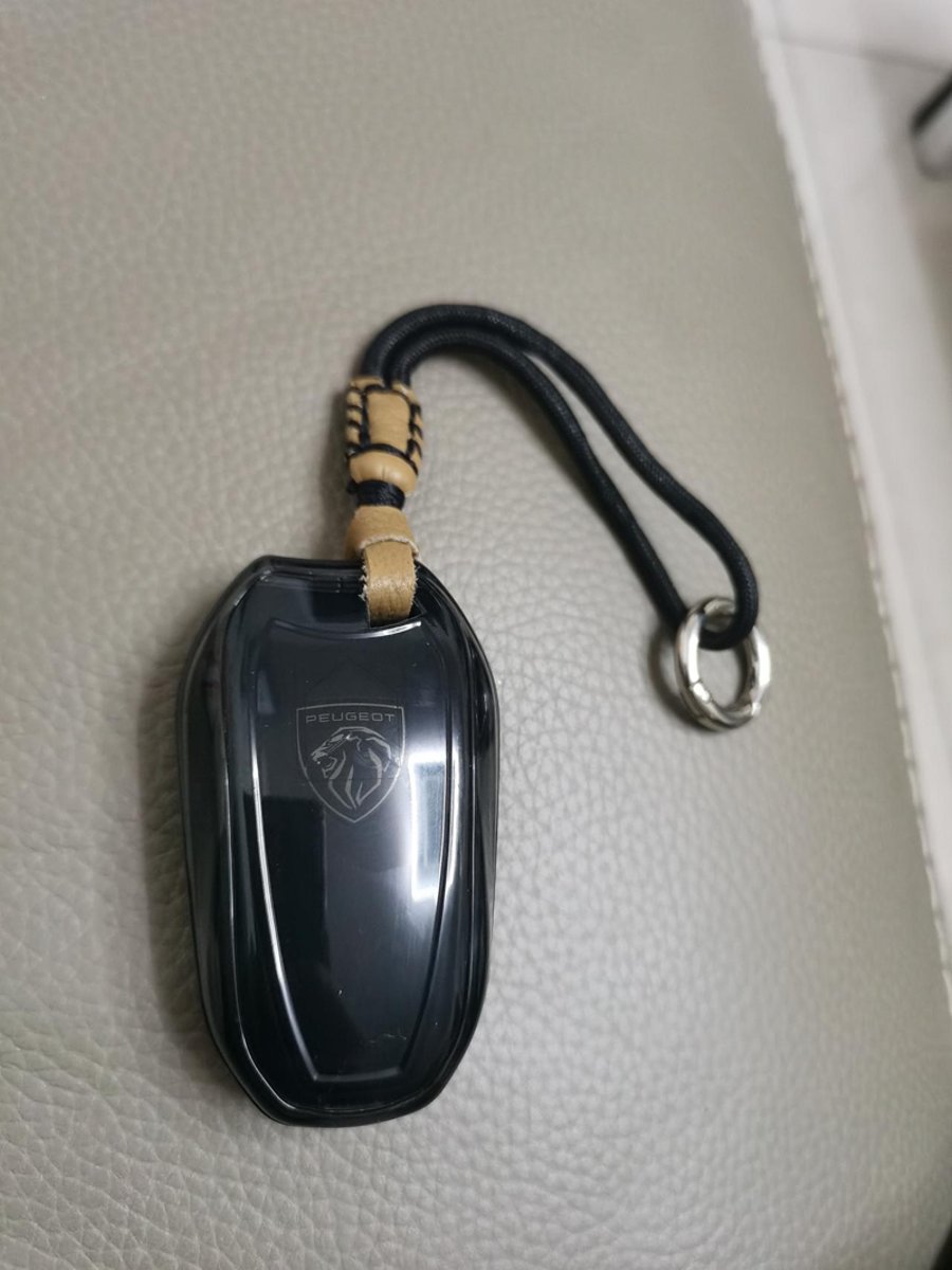 标致5008 的真爱版5008去年12月份的库存车提车两个月，最近钥匙握在手里触摸开门经常不能识别，按钥匙上面的开锁键