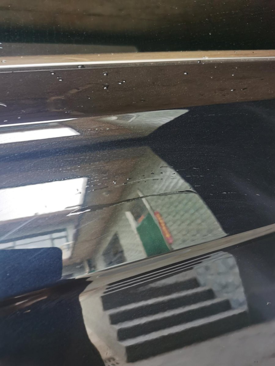 大众帕萨特 为什么车上会有好几处这种划痕都不知道怎么弄的，需要补漆吗?