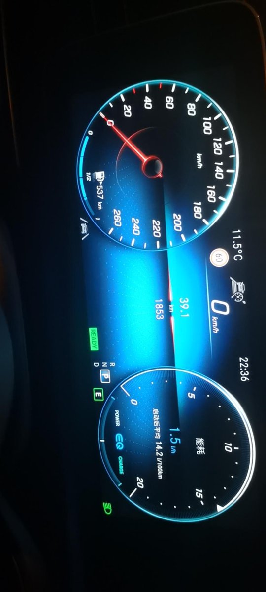 奔驰GLS 新提车gls450加满油油表显示不满，行驶中一公里一公里的增加可行驶里程数，油表格一点点攀升，但是还是最多到