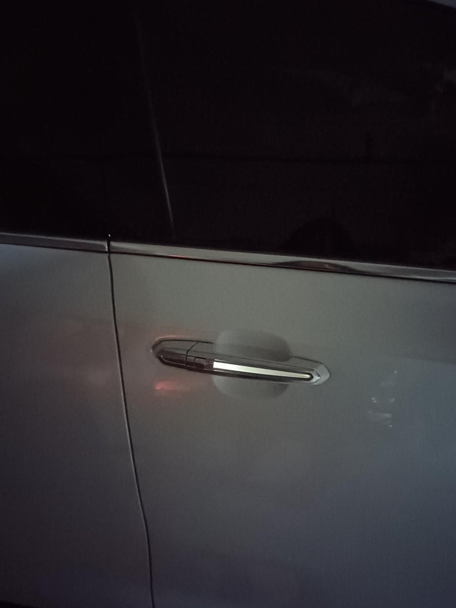凯迪拉克XT4 近日发现锁车离开后，门把手灯常亮不灭，有知道啥原因的吗
