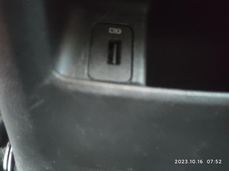 长安CS35 PLUS 前扶手箱后面的usb充电接口无法充电是什么原因？