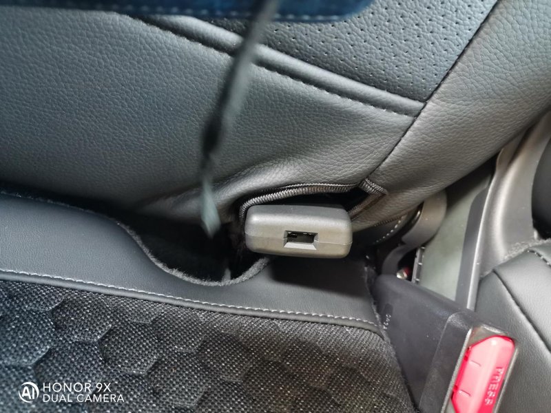 本田XR-V xrv后排座椅那边有个线卡扣干嘛用的？看了一下，不是安全带的卡口……