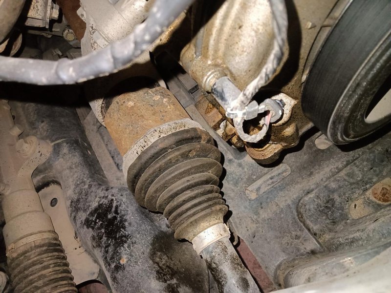 长安CS35 PLUS 21年11月份的车现在发现发动机漏油……