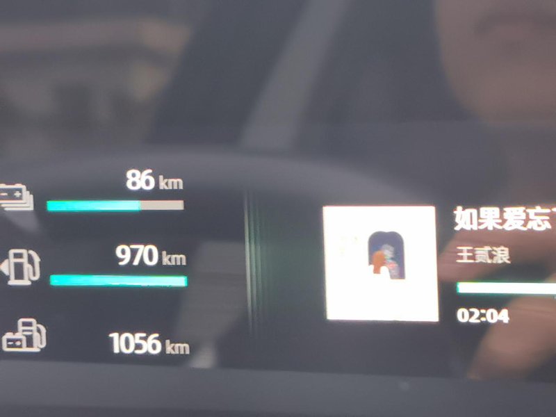 长安UNI-K 智电iDD 满油外加一半的电（95），表显续航1056公里，两人开车从运城到徐州，实际七百公里都跑不下，