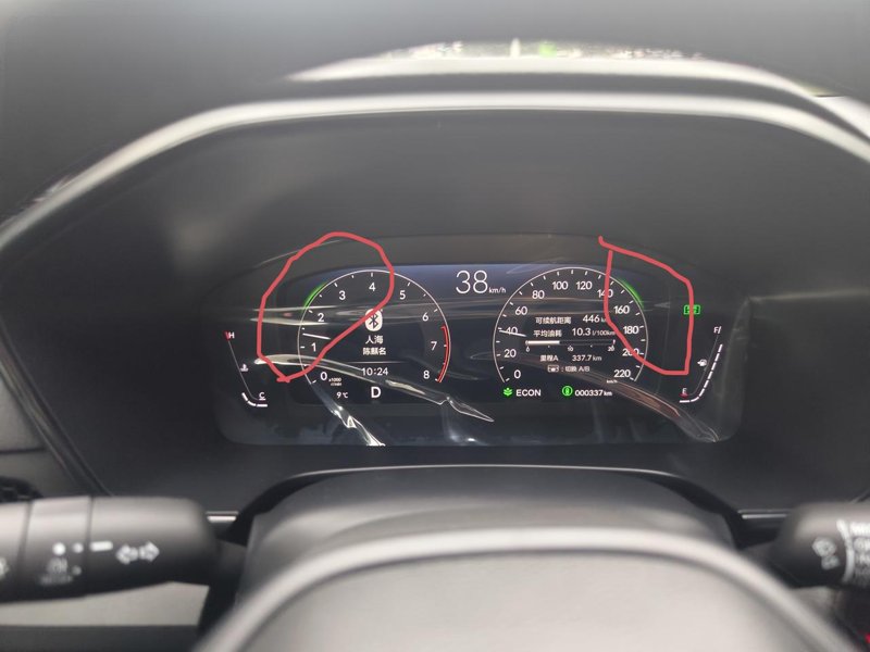 本田思域 本田新款的液晶屏幕在车子开起来的时候，转速表和车速表上面会有绿条，有兄弟们知道这个绿条是什么意思吗。