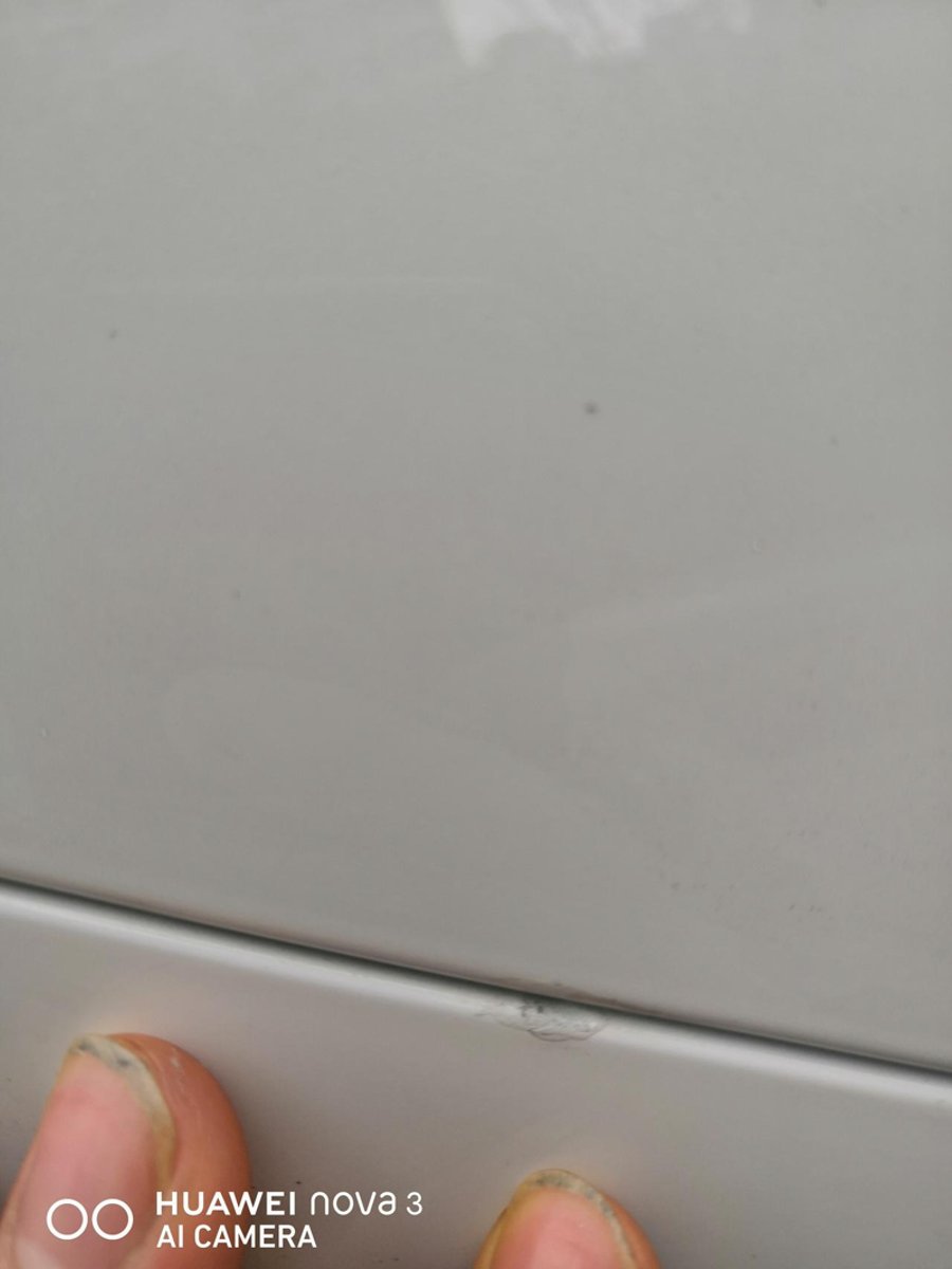 奇瑞瑞虎8 PRO 提车十多天才发现前后保险杠上面点了油漆。明显是整烂了点了油漆。验车时候也没仔细的检查，现在才发现。这