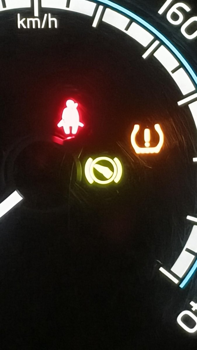 斯柯达柯米克 现在天气冷了，车轮胎气压少了，仪表盘上显示灯亮了，后来充气正常，就是仪表盘上灯息不了，怎么办