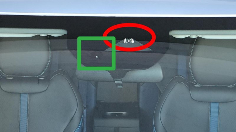 广汽传祺传祺GS3 红色圈圈里是个摄像头，绿色框框里是个什么玩意啊？[what]