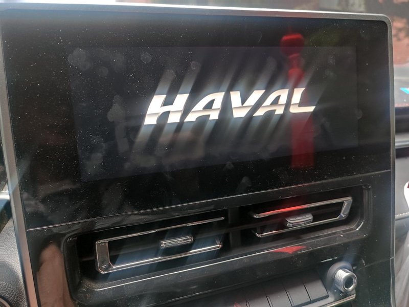 哈弗M6 早晨启动车子后显示屏只显示“HAVAL”几个字怎么回事。重启了几次也是这样，这样语音控制正常