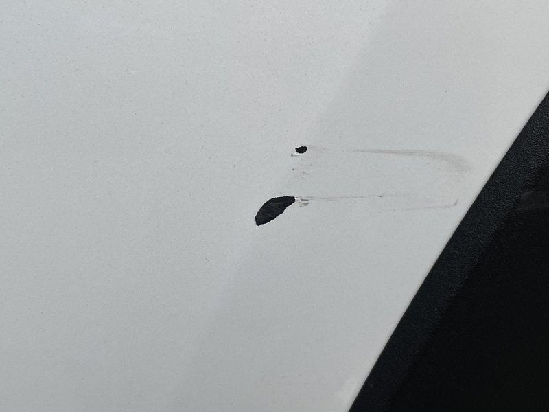 红旗HS5 后轮叶子板被刮了一下 请问一下车友 去修复一下大概需要多少钱呢？