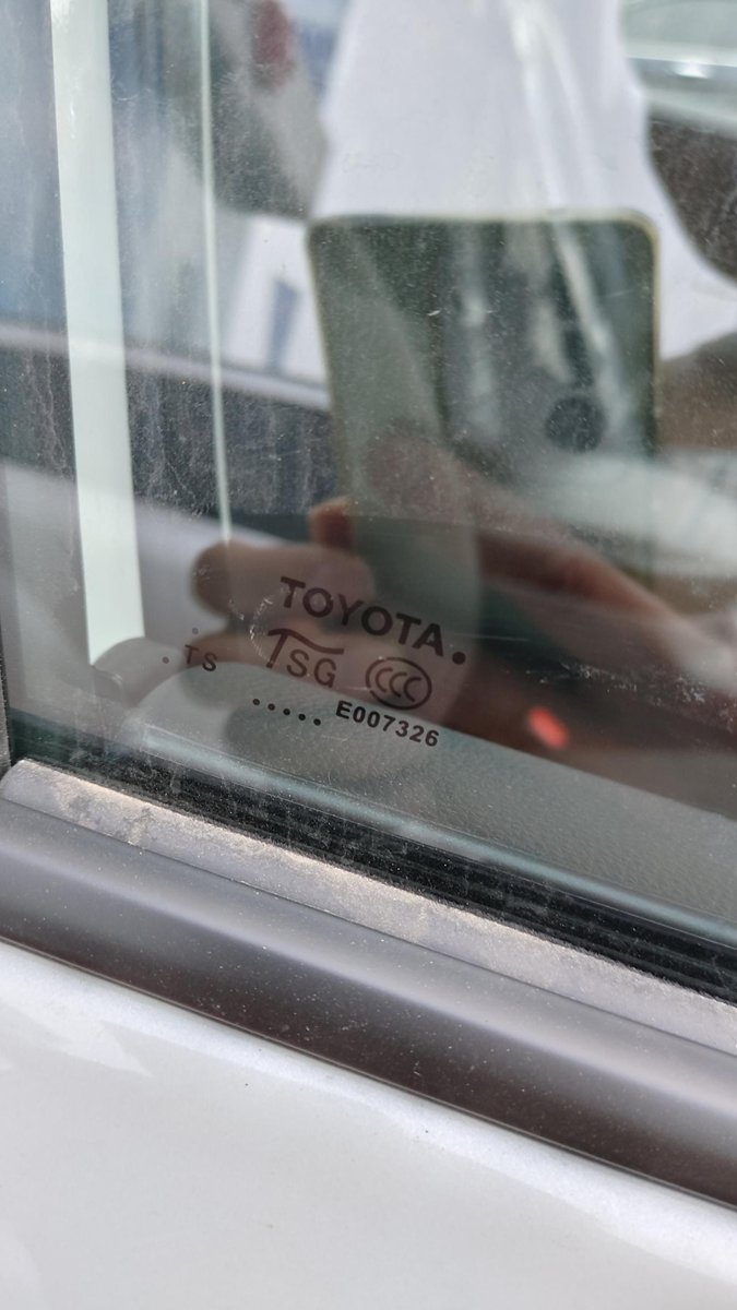 丰田RAV4荣放 ，同一辆荣放新车车窗玻璃有两个品牌的，是不是正常的？还是被换过了