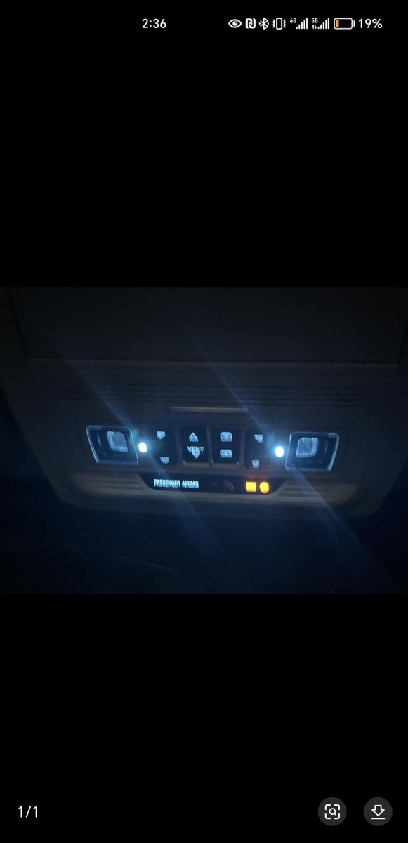 福特探险者 车顶眼镜盒位置两个小蓝灯是什么作用？怎么关