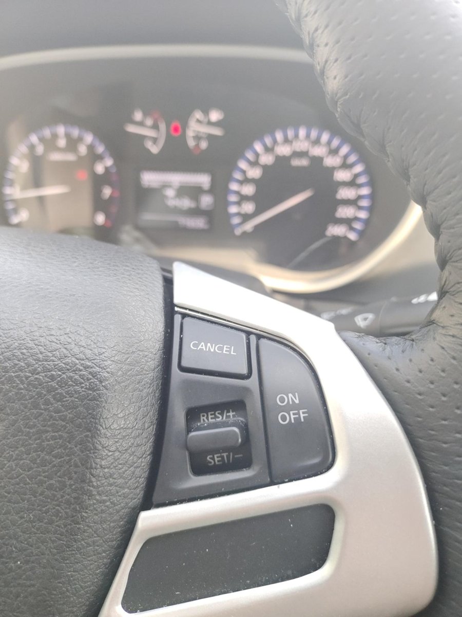 启辰T90 第一次买车我想问一下T90方向盘右边的按键是对应什么功能的？