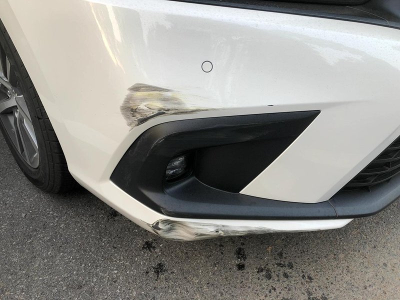 本田思域 友友们，今天早上出车库时撞到了柱子，这个修理需要多少钱？