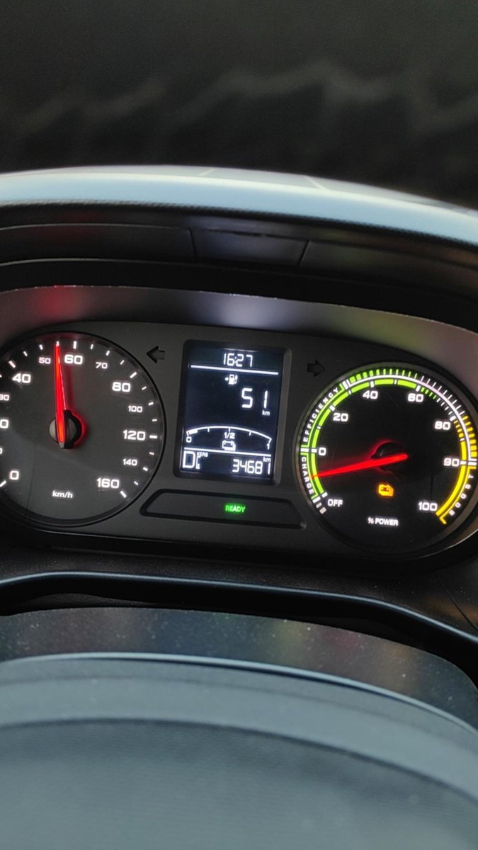 荣威CLEVER 22年12月买的车311元气啵啵版，到现在跑了34000公里，充满电显示还有302公里，很少用充电桩
