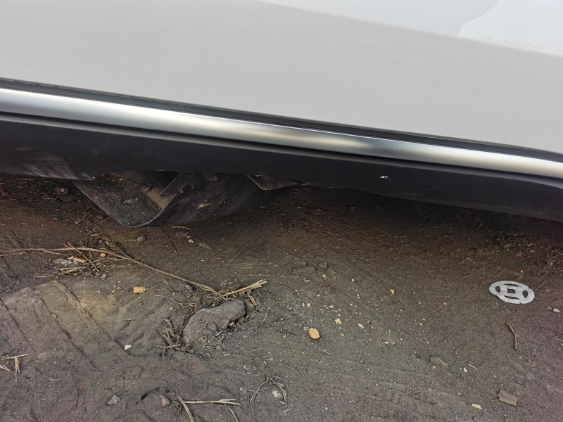 比亚迪汉EV 侧挡板被树桩刮坏了，修需要多少钱啊？