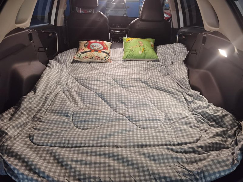 丰田RAV4荣放 ，后备箱偶尔拿来睡觉，推荐什么方案，因为没法完全放平，垫了一个褥子，还是睡得不舒服…