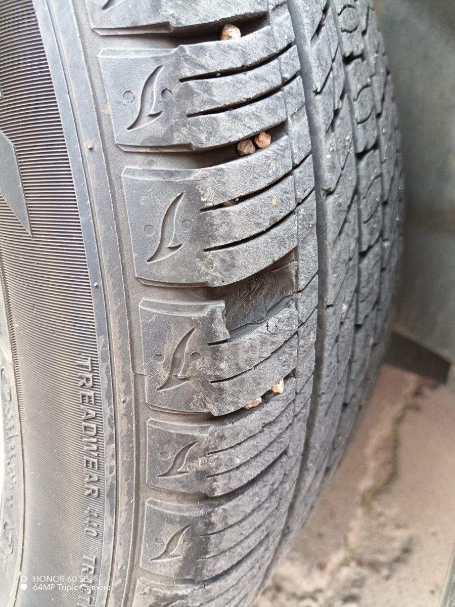 现代ix35 我的车轮胎坏了一点点，跑长途对车的安全性有没有影响？请指教。