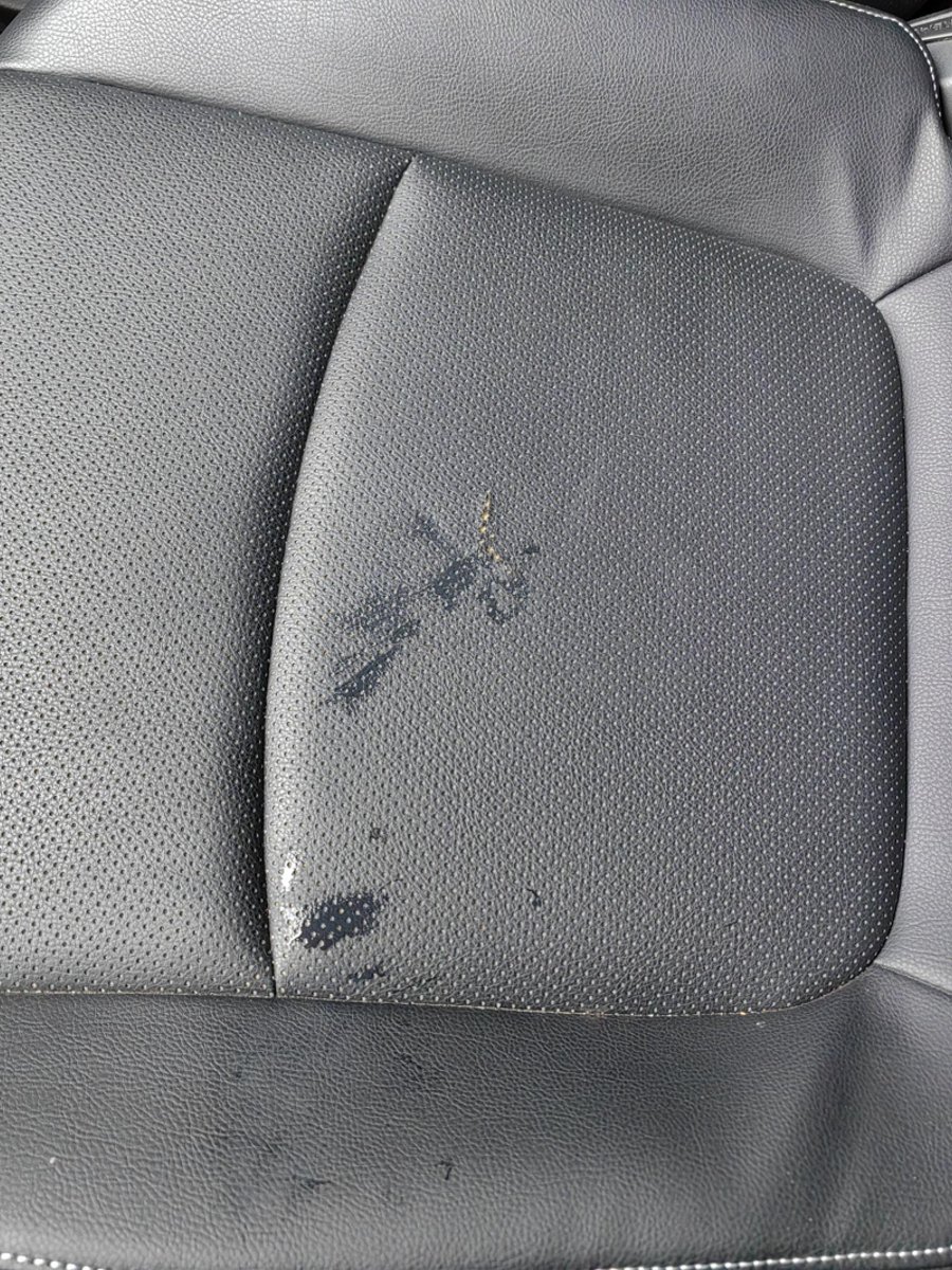 丰田RAV4荣放 你们的座椅是仿皮还是真皮？有没有爆皮和破损情况？