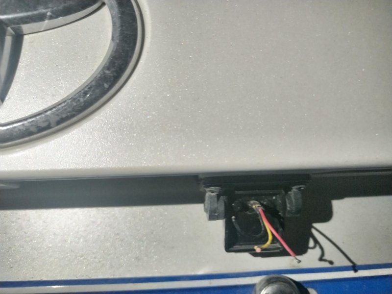 丰田RAV4荣放 车后面行车记录仪的摄影头被别人扒走了，换一个要多少钱？
