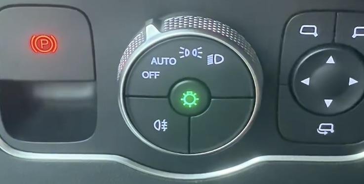星途瑶光 家人们，有谁知道这个瑶光灯光按钮中间的这个绿色是什么指示灯吗，还是只是装饰？