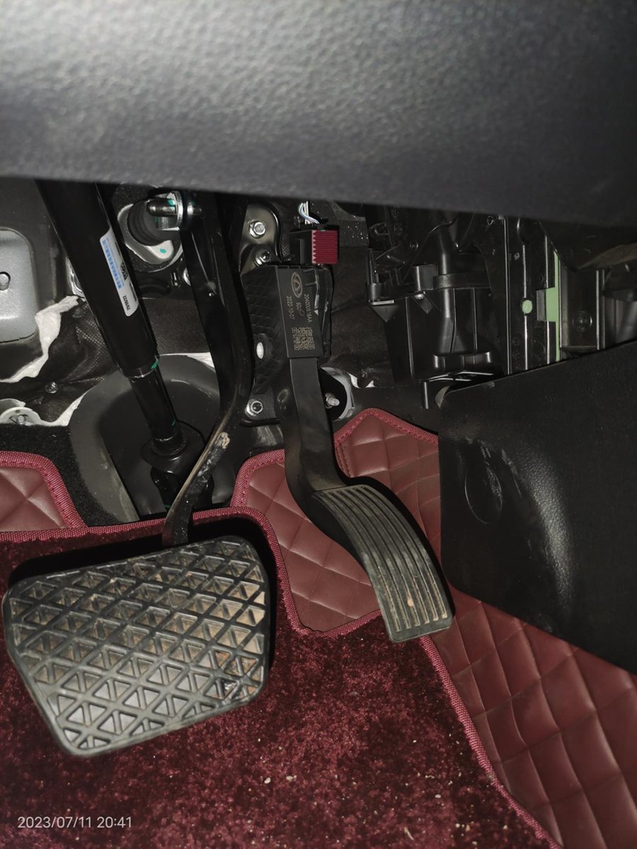 奇瑞瑞虎7 PLUS 2023款7plus踏板下与驾驶室是连体的吗？没有隔板