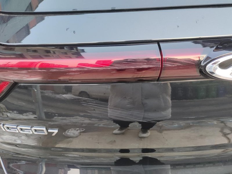 奇瑞瑞虎7 车停着被别人刮了有一些划痕蜡，能摸出来，怎么样修复不容易看出来