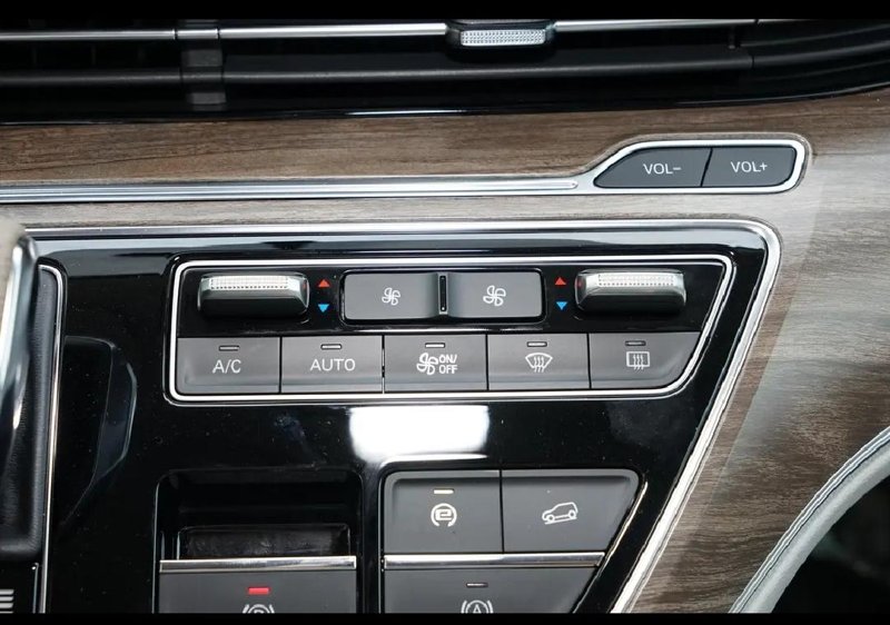荣威iMAX8 请问各位车友，2023款越享，空调的内、外循环如何切换？ 在懂车帝的图片中没有看到切换按钮。