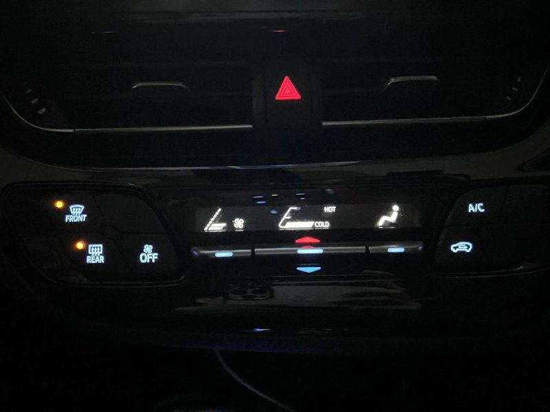 丰田C-HR 为什么这样开，下雨天 车内玻璃有雾气，看不清前方