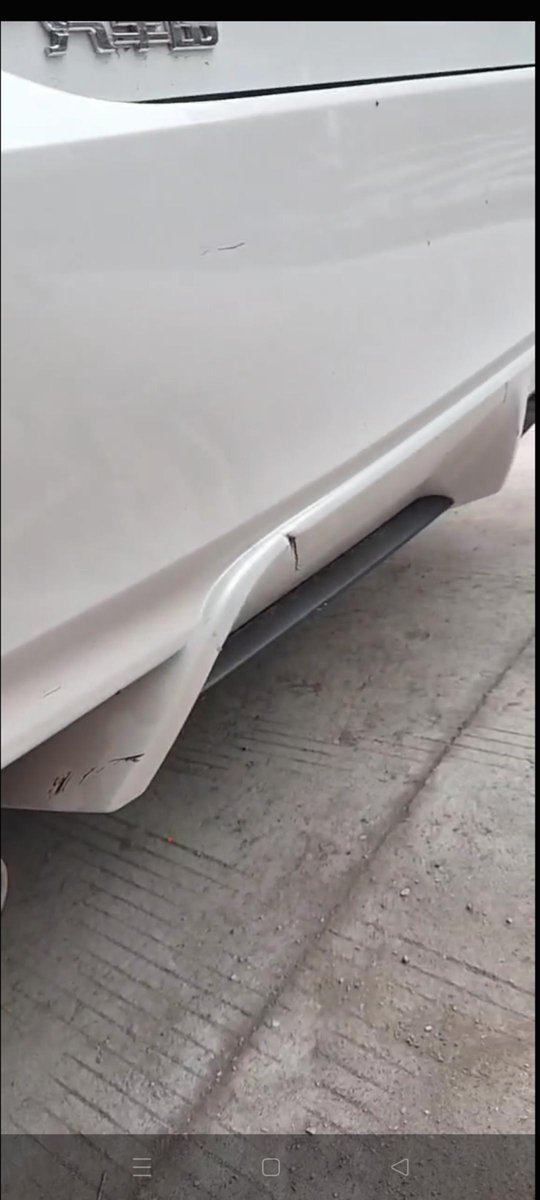 丰田凯美瑞 新车被撞成这样了，有什么好处理方法吗？