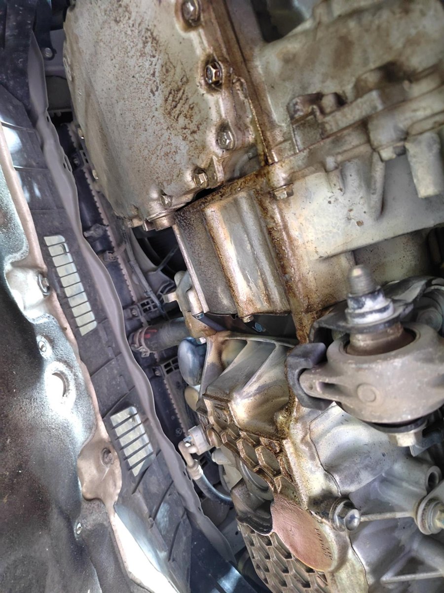 本田享域 2019款的三缸机。去年12月份跑了刚10万公里就出现漏，去4s店维修了一次。做保养又发现漏油了[捂脸][