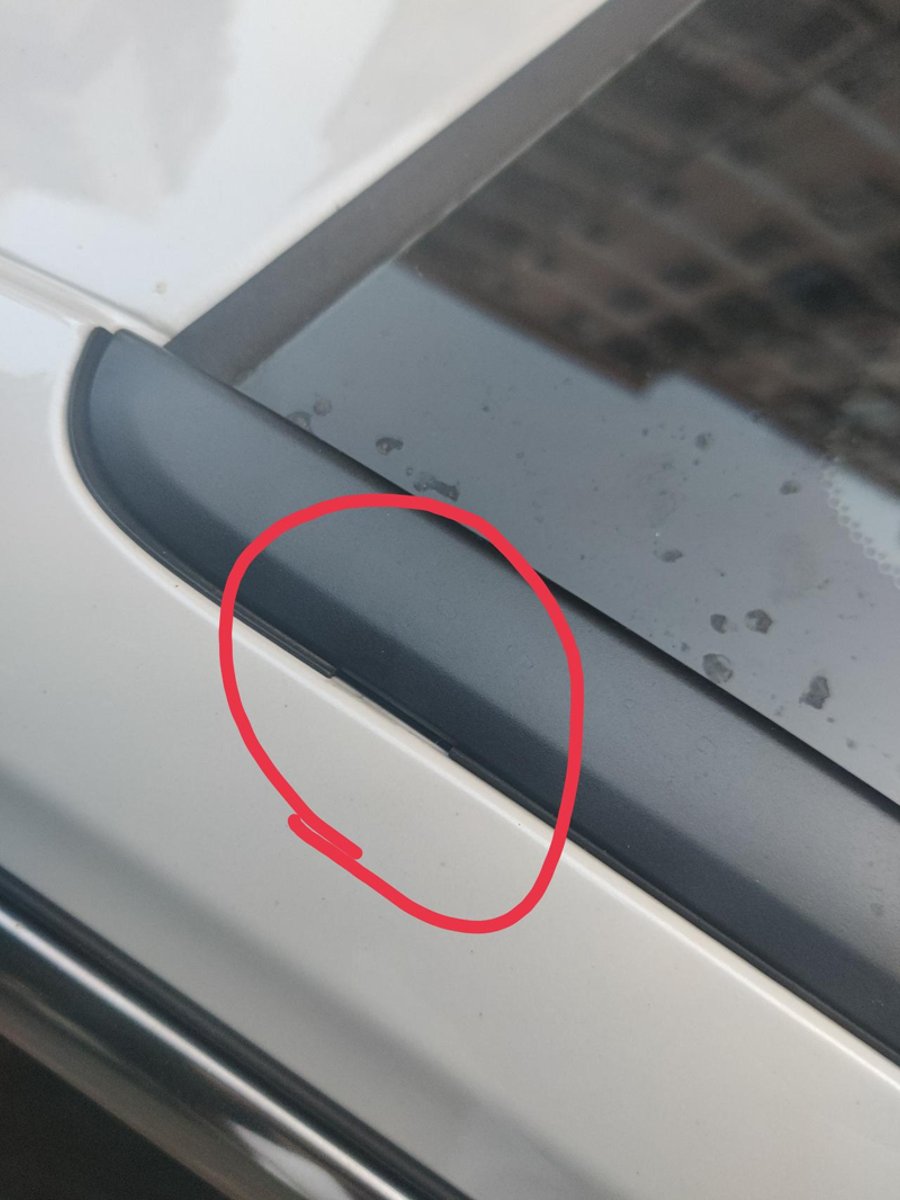 本田型格 新车不到三个月，前挡风玻璃胶条断开了一小节，最近才发现，影响大吗