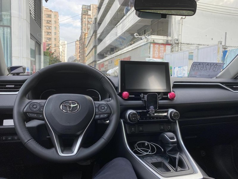 丰田RAV4荣放 荣放风尚plus，装什么行车记录仪比较好？各位老司机推荐一个啊。