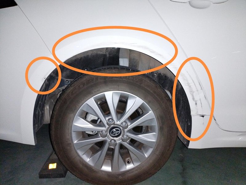 各位友友: 我的卡罗拉2021款1.2T先锋版后车轮上的翼子板有刮蹭，请问需要补漆吗？会不会生锈？还有车头保险杠也有。