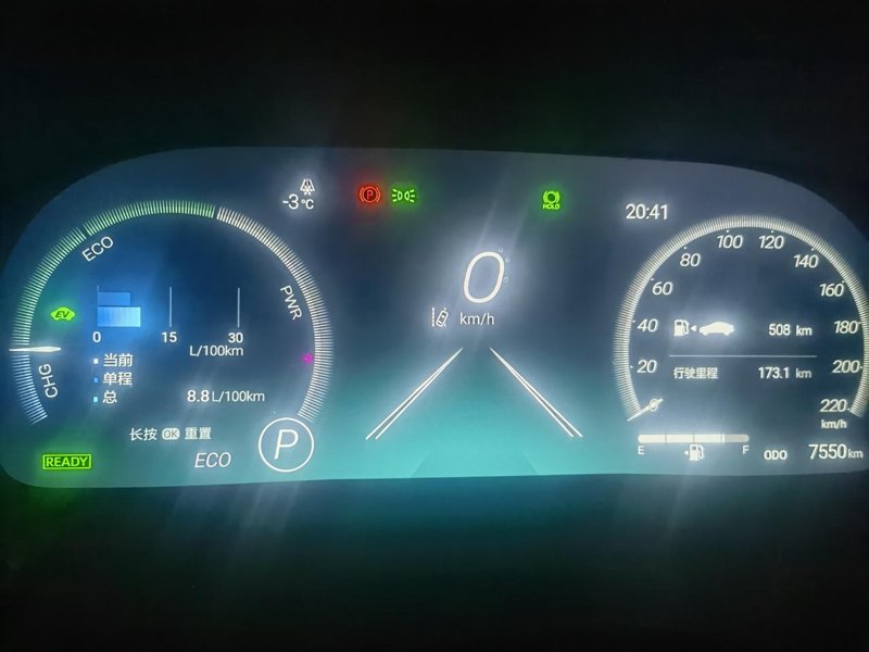 丰田皇冠陆放 ，车辆行驶时表显示是油耗是8.8，车停下熄火显示油耗是6.6，以那个为准，现在车在零下三度