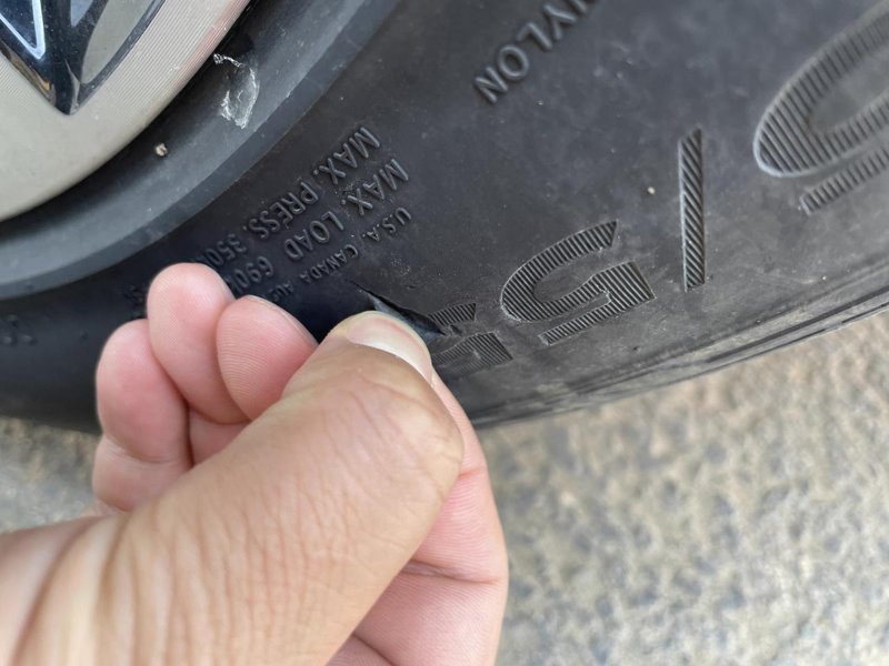 大众ID.3 车胎侧边被磕了，需要更换轮胎吗？可以更换其他品牌的轮胎吗?