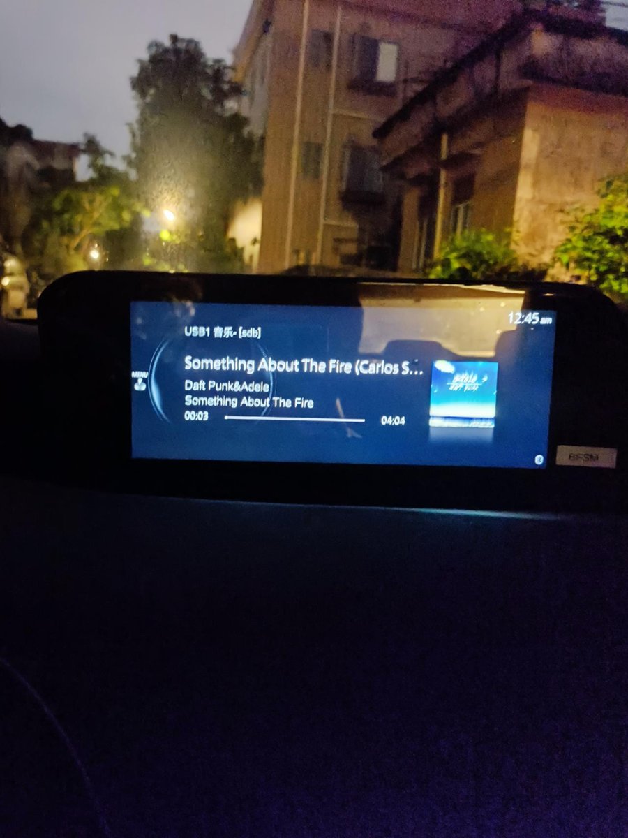 马自达3 昂克赛拉 今年5月份的昂克赛拉，车机听着歌总是自动暂停，用蓝牙和USB都会，carplay没试过。有时拉电子手