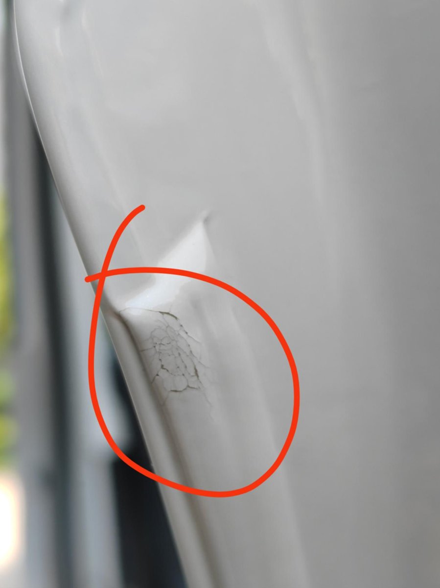 奇瑞艾瑞泽8 新车提了一个礼拜，才发现左后门框内侧有一块漆开裂。4S店把这种有瑕疵的车卖给。该如何维权