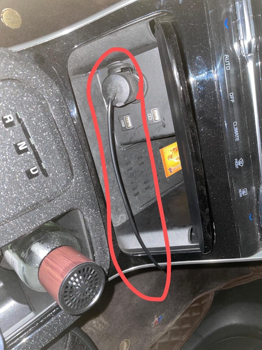 起亚K5 起亚凯酷2020款，行车记录仪线想让接里面，漏外边很难看！4S店说不能接里面，说如果接线需要破线就不保修了！大