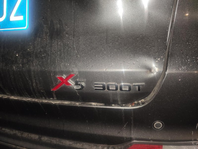 长安欧尚X5 长安欧尚×5，不到三个月，车被撞了3次，这次比较严重[流泪] 求助万能的车友圈，车后备箱门和后保险杠被撞
