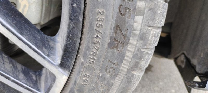 荣威RX5 有那个兄弟 淘汰的轮毂吗  有的话联系一下轮毂坏了[流泪]