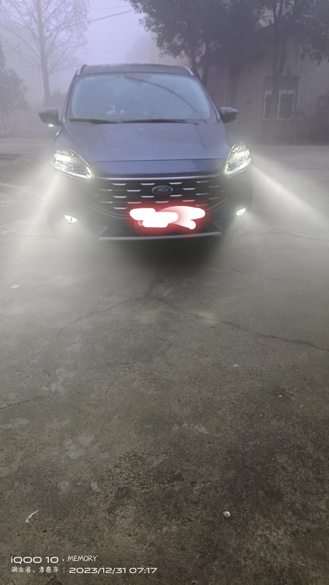 福特锐际 这几天大雾，雾灯用上了！前后雾灯正常吗？后面只有左边是亮的！