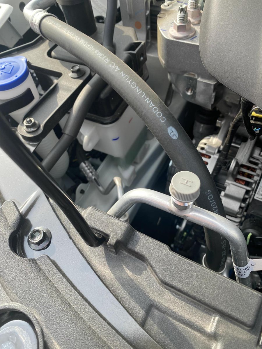 马自达3 昂克赛拉 买车的时候没注意，新车防冻液在下线，这样子正常吗