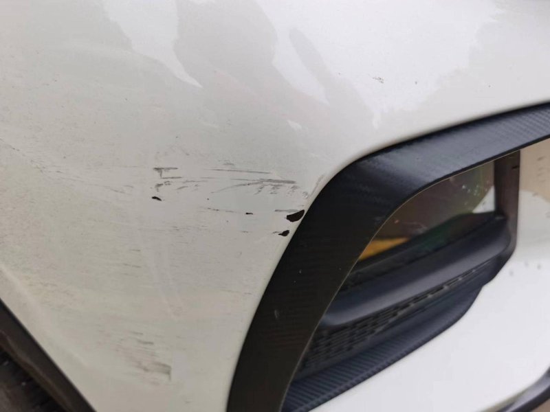 长安欧尚X5 车友们，有没有修过前杠的，掉漆了，要多少米能修好，需要重新喷漆么。