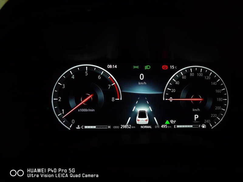 长安锐程CC 2022款尊贵型，液晶屏显示时间与车机显示时间不一致，液晶仪表的显示时间快了5分钟左右。圈的大