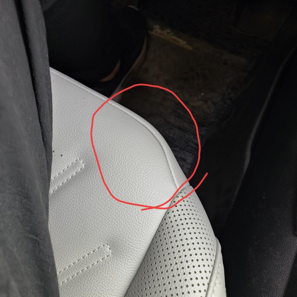 福特锐际 主驾座椅前端太翘怎么解决的，前端那个角咯腿怎么办？