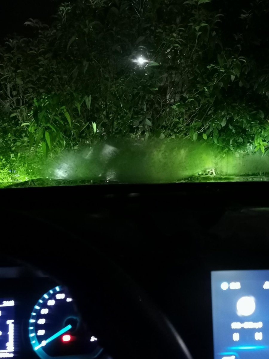 长安欧尚X5 夏天和晚上车内开空调，前挡下面总是结露，比较影响视线，有啥办法解决吗